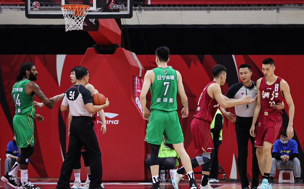 新疆广汇训练开放日，赛前绝杀压哨引欢呼，NBA总决赛在即，赛程密集仍需轮换的简单介绍